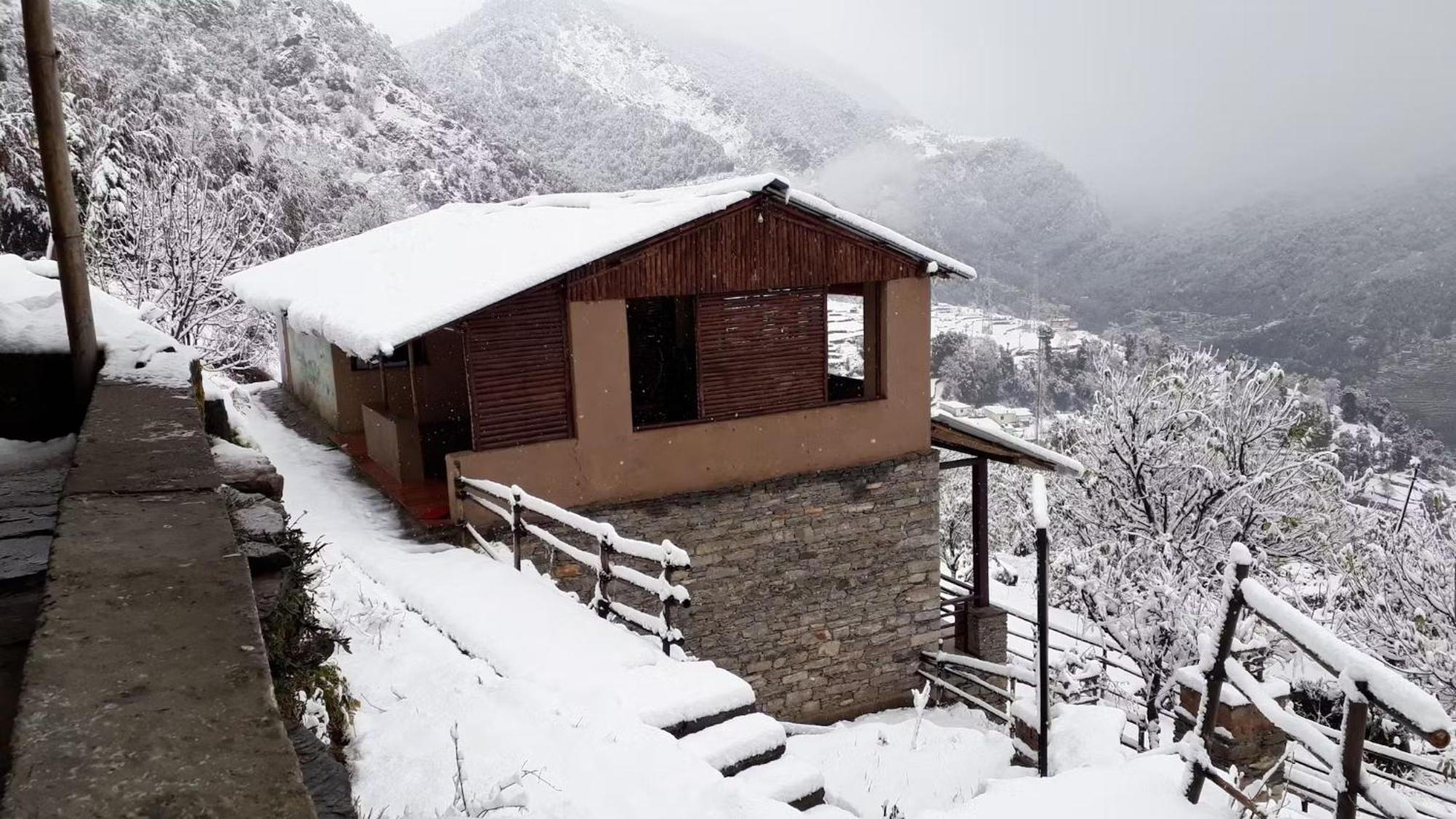 Vila Cafe Buransh Sari Exteriér fotografie