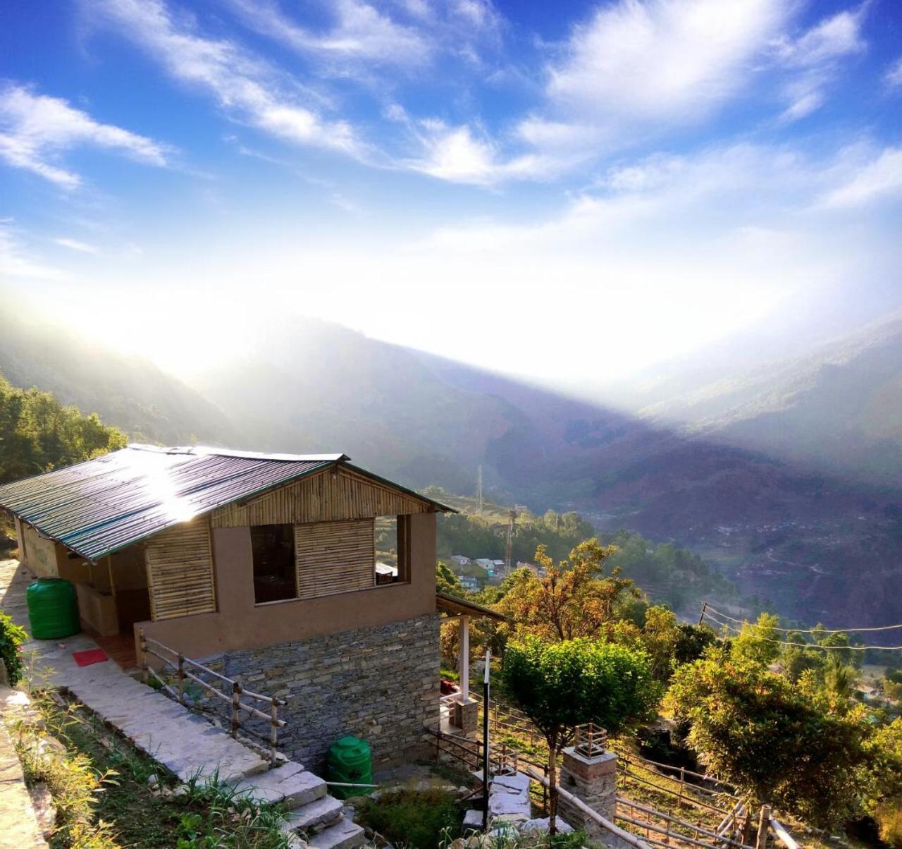 Vila Cafe Buransh Sari Exteriér fotografie
