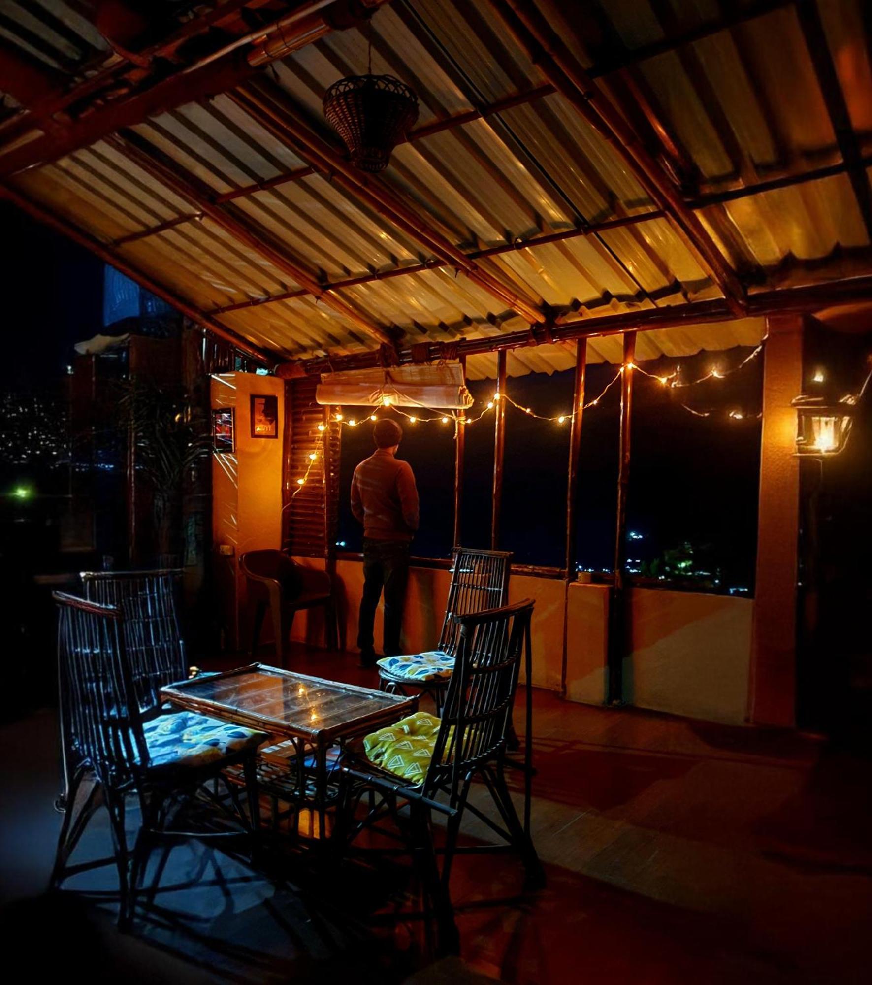 Vila Cafe Buransh Sari Exteriér fotografie