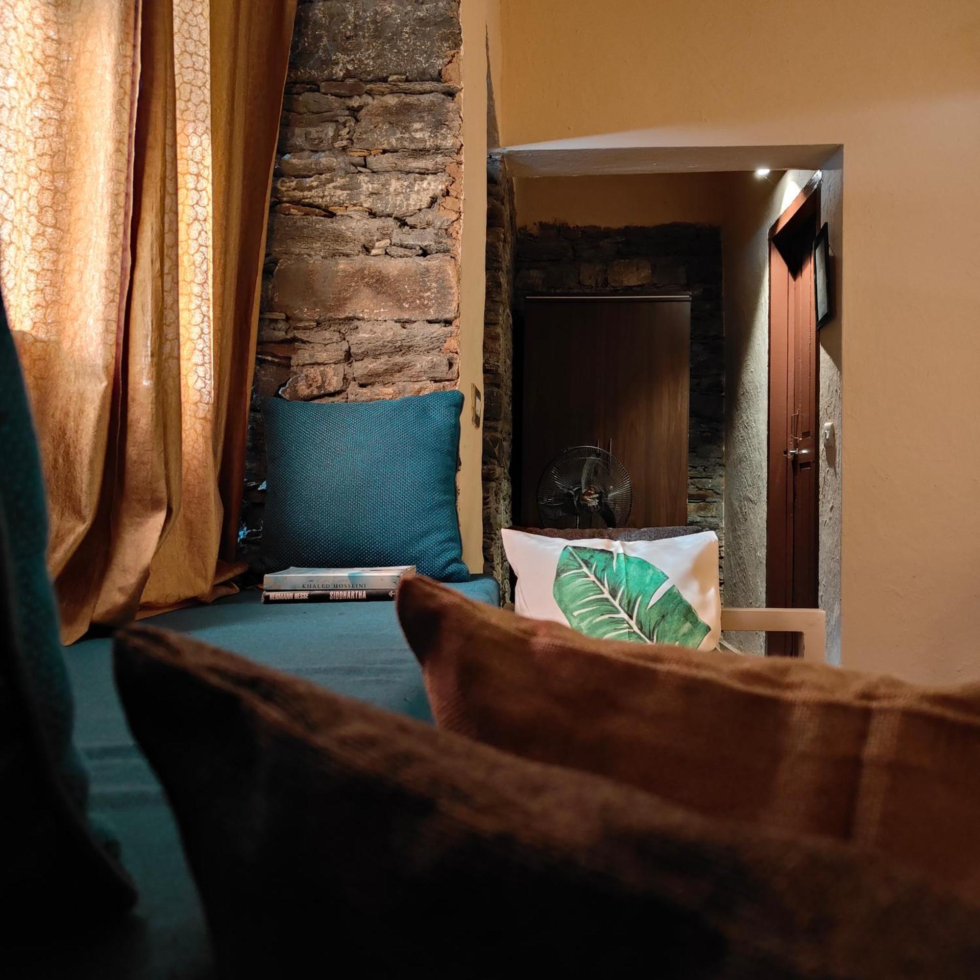 Vila Cafe Buransh Sari Exteriér fotografie