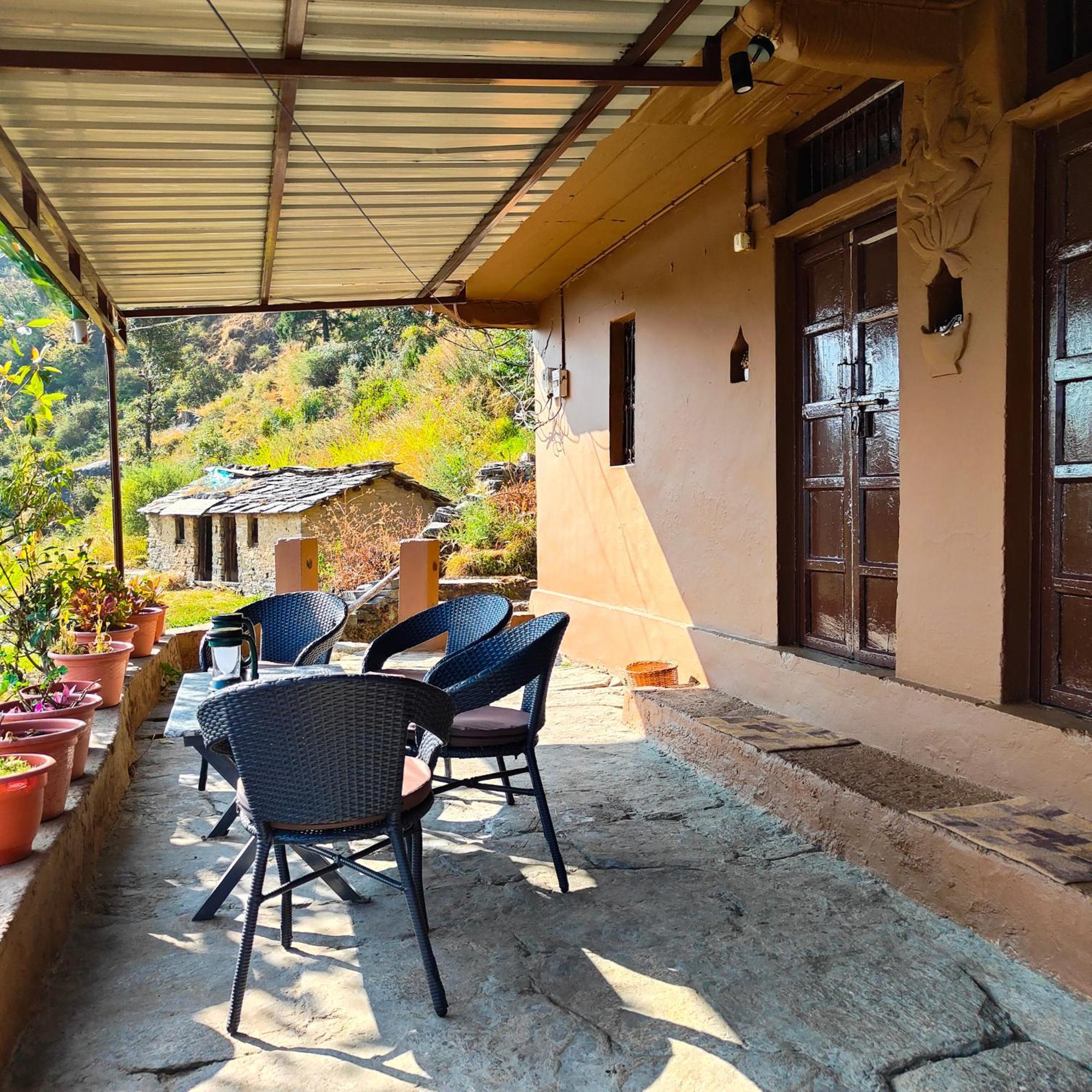 Vila Cafe Buransh Sari Exteriér fotografie