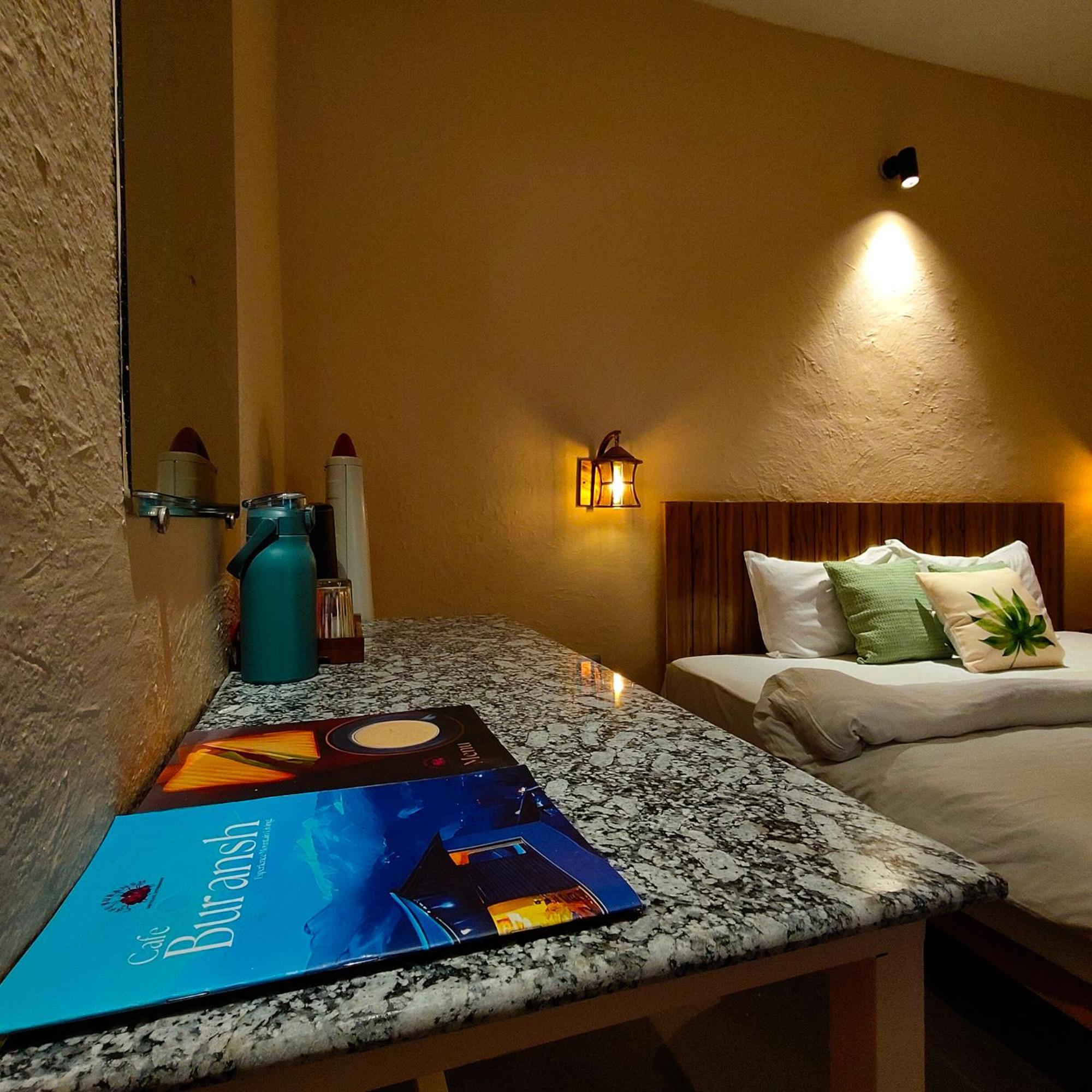 Vila Cafe Buransh Sari Exteriér fotografie