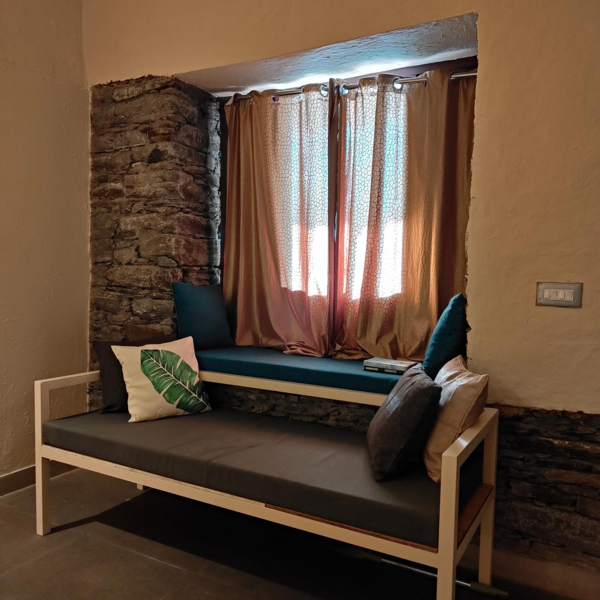 Vila Cafe Buransh Sari Exteriér fotografie